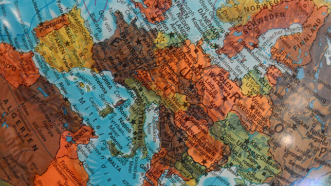 Europa auf dem Globus: Welche Länder gehören zu dem Kontinent?