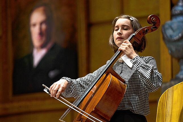 Musik gehört bei Christoph Marthaler dazu, hier Cellistin Nadja Reich.