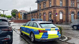 Am Donnerstagmorgen, 28. August, steht ein Einsatzfahrzeug am Villinger Bahnhof. Darin sitzen aber keine Beamten, denn die Einsatzkräfte ...