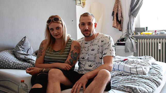Madeleine Kupatt und Daniel Böttcher sind Mitte Juni obdachlos geworden. Mit der Notunterkunft in Engen hadert sie und fragen sich, ...