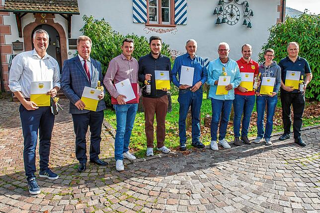 Bild 2: Fußballbezirk Hochrhein ehrt zahlreiche verdiente Funktionäre