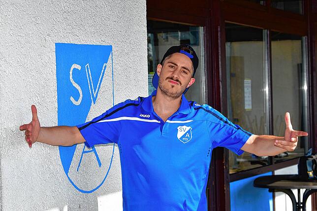 Lucas Jehle (29) alias „Hümla“ stammt aus Dogern, wo er beim Sportverein mit Fußball begann. Als D-Junior wechselte er zum ...