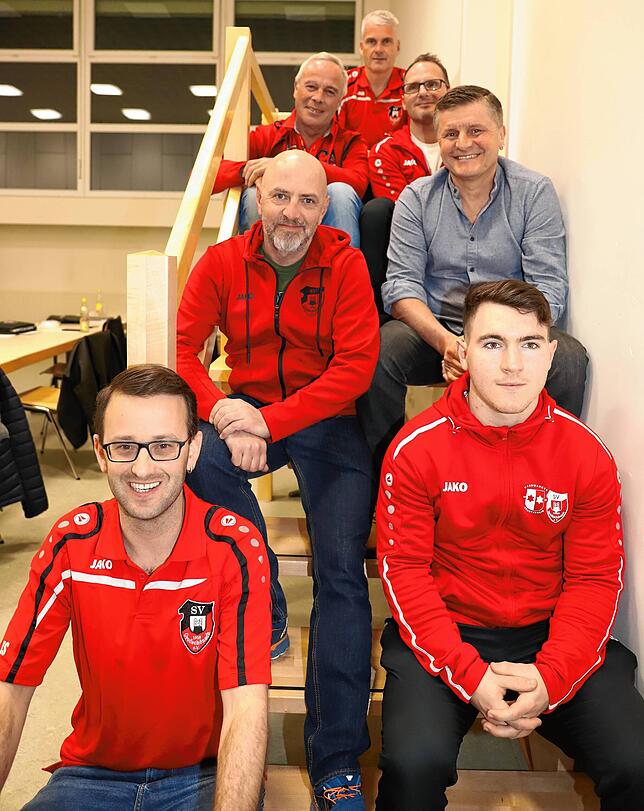 Das Führungsteam des Sportvereins Großschönach macht in kaum veränderter Zusammensetzung weiter (von oben und von links): Michael ...