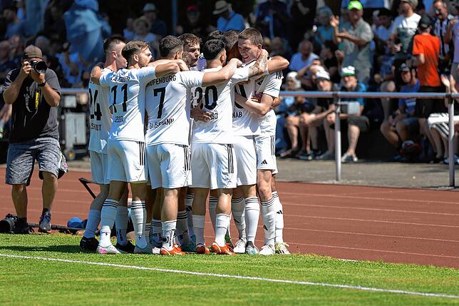 Bild 4: SV 08 Laufenburg steigt nach 2:1 gegen 1. SV Mörsch in die Verbandsliga auf – wir haben Fotos! (II)