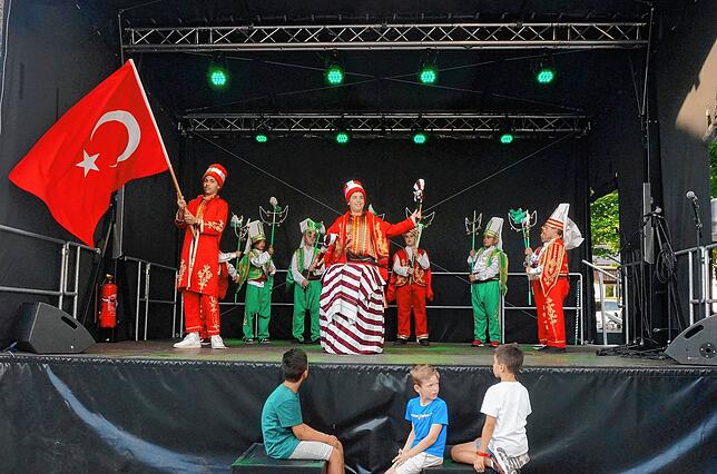 Heimatverbunden: Lauchringen hat viele türkischstämmige Einwohner, die kulinarisch und mit Aufführungen die Nacht der Kulturen ...