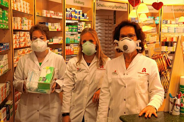 Miriam Handschuh, Vera Schneider und Christine Simon-Nehrkorn (von links) haben in der Hüfinger Schellenberg Apotheke in den vergangenen ...