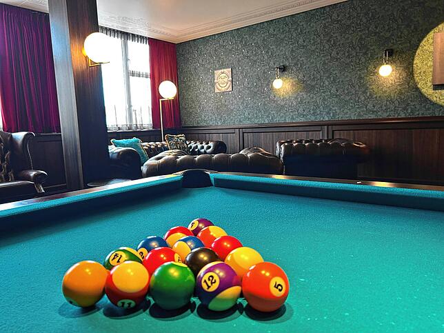 Der Members Club: Hier wird nach Feierabend gerne eine Runde Billard gespielt oder ein Geburtstag im Kollegenkreis gefeiert.