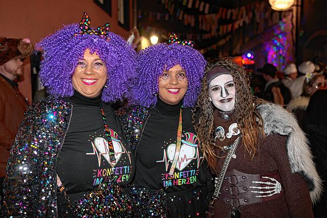 Bild 23: Konstanzer Straßenfasnacht 2025: Am Rosenmontag steigt die Stimmung nochmals