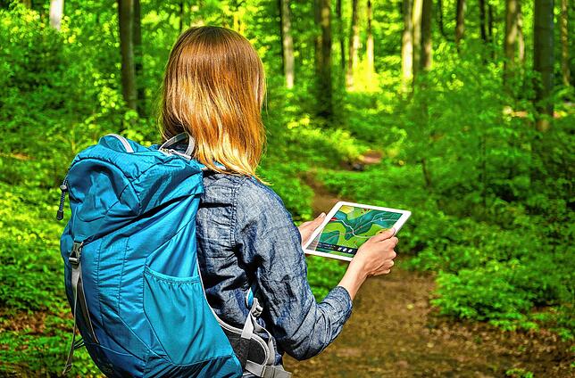 Der Wanderrucksack sollte nicht zu voll werden – unnötigen Ballast sollten Wanderer lieber zu Hause lassen.
