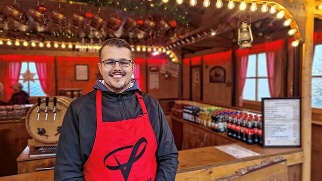 Bei Nino Stevens gibt es Glühwein und andere Heißgetränke.