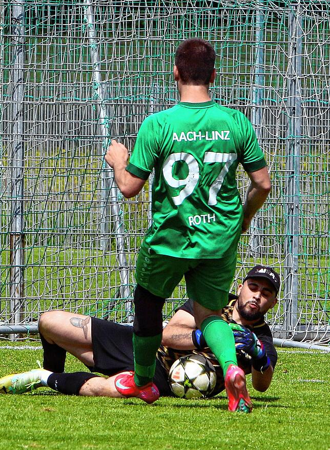 Bild 23: Der TSV Aach-Linz kantert Spfr Owingen-Billafingen 7:0 nieder. Wir waren mit der Kamera dabei.