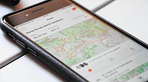 Mit Apps wie zum Beispiel Strava lassen sich gelaufene und gefahrene Kilometer aufzeichnen.