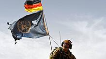 Ein deutscher Soldat der Fallschirmspringerabteilung der MINUSMA (United Nations Multidimensional Integrated Stabilization Mission in ...