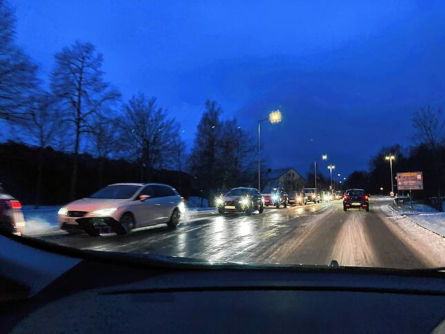 Um 7.55 Uhr herrscht Stop-and-Go am Ortseingang in Villingen aus Richtung Pfaffenweiler/Tannheim.