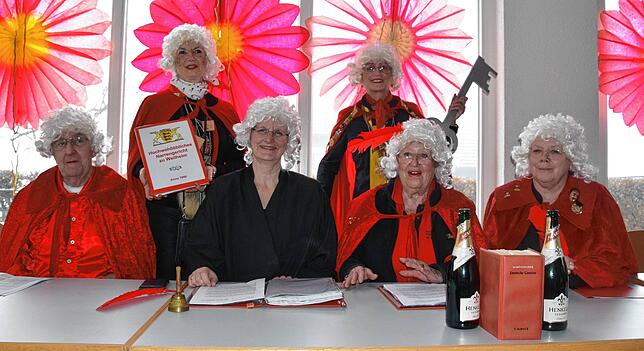Klaus Zitzwitz, Astrid Stempel, Stephanie Rüdiger-Nußbaumer, Irene Frank, Marlies König und Heidi Studinger gaben nach 28 Jahren ...