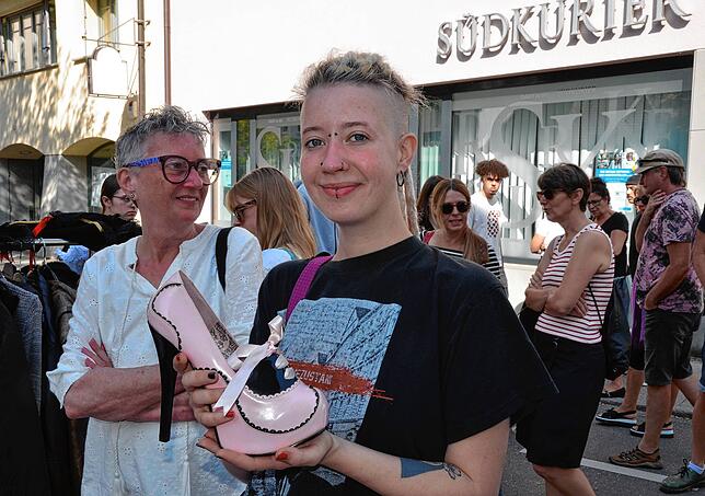 Was für ein cooler Schuh, findet Lea. Wenn er passt, wird er gekauft, erklärt die junge Frau aus Tettnang.