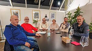 Sechs Ratsmitglieder aus Daisendorf stellten ihre Version des umstrittenen Zeitstrahls der Bürgermeisterin im Gespräch mit dem SÜDKURIER ...