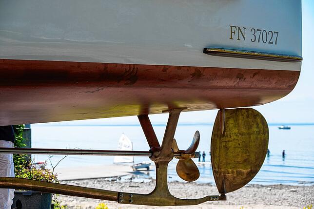 Das Motorboot ist auch unter Wasser interessant.