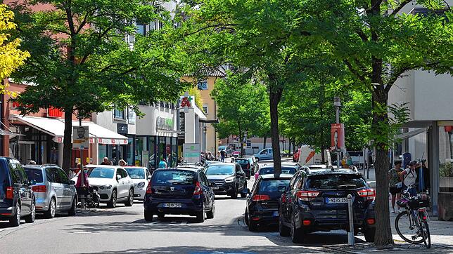 Mehr Grün, mehr Begegnungsraum, weniger Autos &ndash; das ist auch für die Hauptstraße möglich, so sagen die Planer. Die Geschäftsleute ...