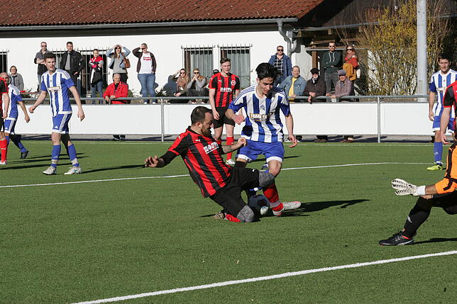 Packendes Spiel in Bad Säckingen. 2:2 heißt es am Ende gegen den SV Karsau.