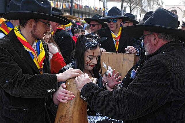 Bild 30: Bilder vom großen Fasnet Samschdig-Umzug der Poppele-Zunft (3)
