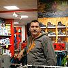 Triste Nachricht in diesem tristen November: Geschäftsführer Stephan Förg gibt die Aufgabe des Ladengeschäfts Höll-Sport in der ...