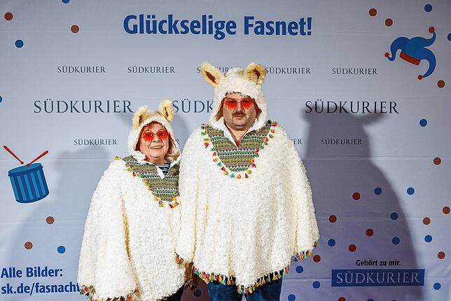 Bild 30: Die Narren im Konzil an der SÜDKURIER-VIP-Wand (Teil 1)