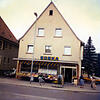 Das Lebensmittelgeschäft Dötzkirchner in der Tevesstraße 41 war in den 1960er Jahren eines von zwölf Lebensmittelgeschäften in Blumberg. ...