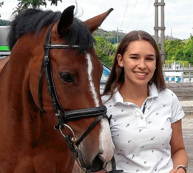 Nicole Huber, Vorsitzende des Reitervereins Tiengen, mit ihrem Pferd Elmo.