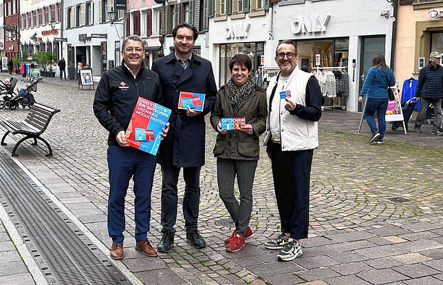 Diese Waldshuter freuen sich auf die Einführung des gemeinsamen Gutscheins: Armin Dörflinger, Volker Seipp, Stefanie Kreß und Thomas ...