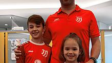 Florian Mutter mit Sohn Ben und Tochter Maya vom SV Illmensee.