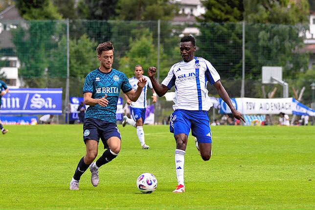 Einen Schritt voraus: Robin Kalem (links) ist gut bei seinem neuen Verein SV Wehen Wiesbaden angekommen. In drei Testspielen erzielte er ...