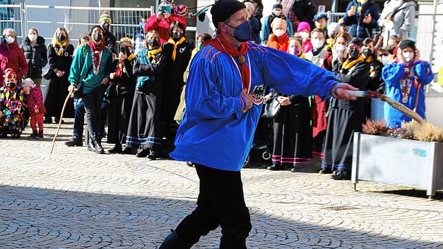 Gewohnt elegant schwang Thomas Spähler die Karbatsche. Eine Stunde ließen es der vielfache Stadtmeister und seine Schnellerkameraden in ...