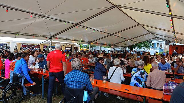 Bild 25: Gute Stimmung beim Hafenfest! Am Wochenende geht es in Staad nochmal rund