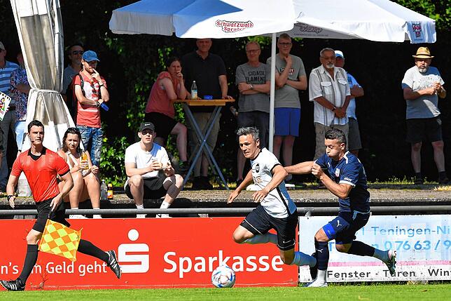 Bild 38: VfB Waldshut siegt 2:1 beim FC Emmendingen und steigt in die Landesliga auf &ndash; wir haben Bilder!