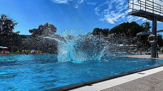 An den heißen Sommertagen ist der Sprung ins Wasser genau das Richtige – aber wie war das am Anfang der Badesaison, als das Wetter den ...
