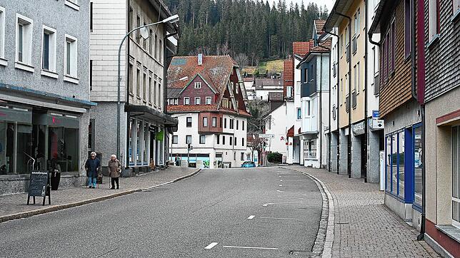 Mittwochnachmittag. Auf Furtwangens Straßen ist deutlich weniger Leben als sonst.