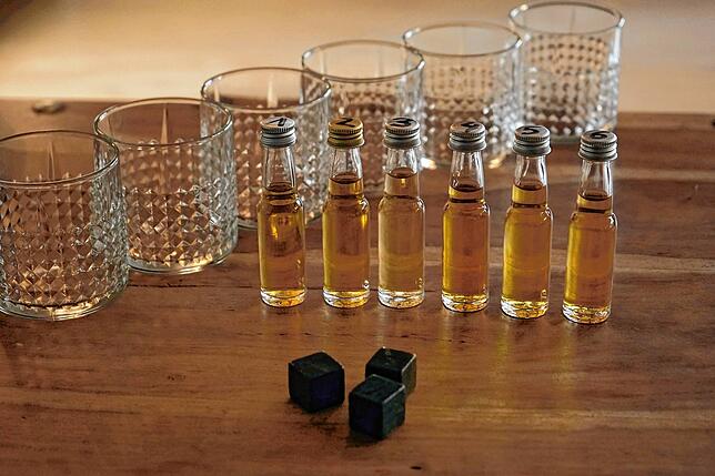 Vorab wurden sechs Whisky-Proben per Post versendet, um eine geschmackliche und aromatische Reise rund um die Welt mit allen Sinnen zu ...