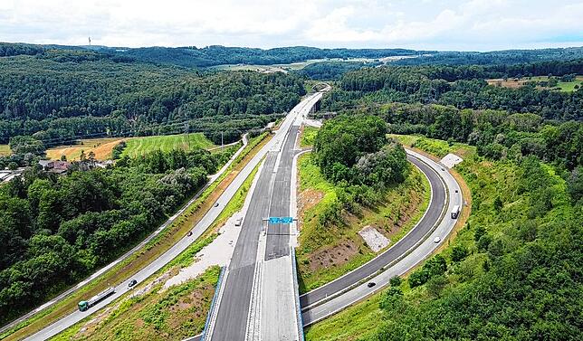 Das Autobahndreieck Hochrhein mit Blick in Richtung Lörrach.