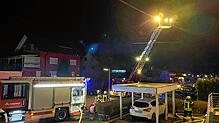 Im Steinbruchweg in Meßkirch brannte am Freitagabend eine Hecke. Ausgelöst worden war dieser durch einen Feuerwerkskörper.