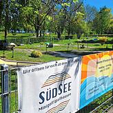 Gegenüber des Restaurants befindet sich die Minigolf-Bahn Südsee.