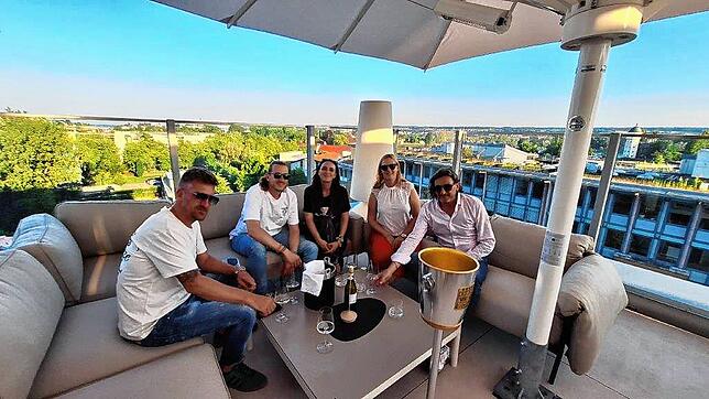 Bild 13: Beste Laune, bestes Wetter, bestes Essen: Bilder der Eröffnung des Restaurants Volare in Konstanz