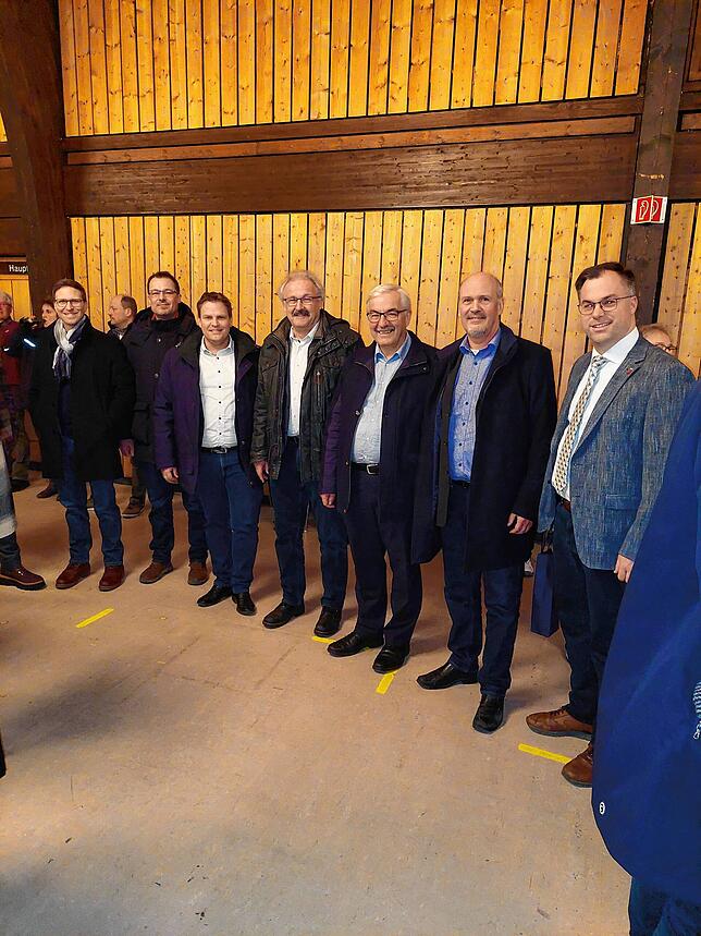 Die große Bürgermeiste-Riege zur Begrüßung des mutmaßlich neuen Görwihler Amtskollegen steht in der Hotzenwaldhalle bereits parat.