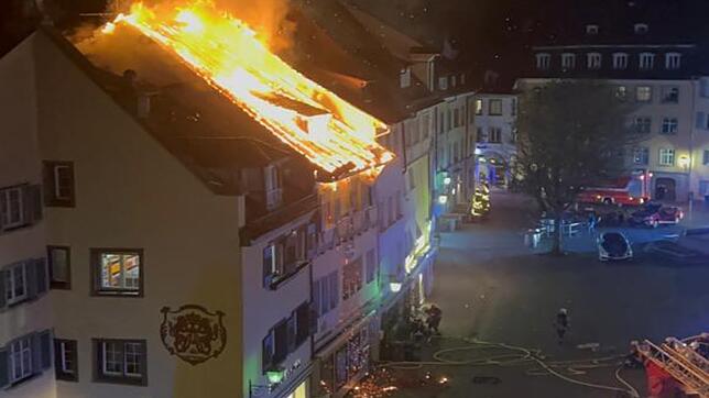 Dachstuhl-Brand in Überlingen: Hier wird das Ausmaß des Feuers ersichtlich.