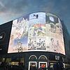 Die große Werbefläche an der berühmten Londoner Straßenkreuzung Piccadilly Circus zeigt zum 50. Jubiläum der Mondlandung auch ein Bild ...