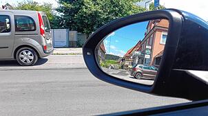 Wer in Stetten in die Seitenspiegel seines Autos schaut, bemerkt aktuell wenig Verkehr auf der Ortsdurchfahrt. Grund ist die Sperrung ...