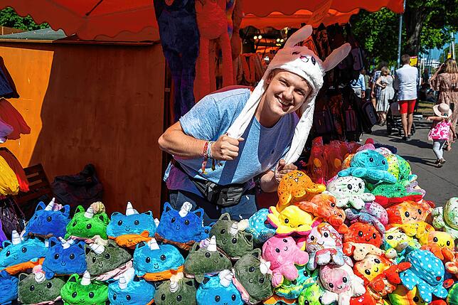 Bild 2: Seehasenfest 2022: Besucher freuen sich über den Rummel