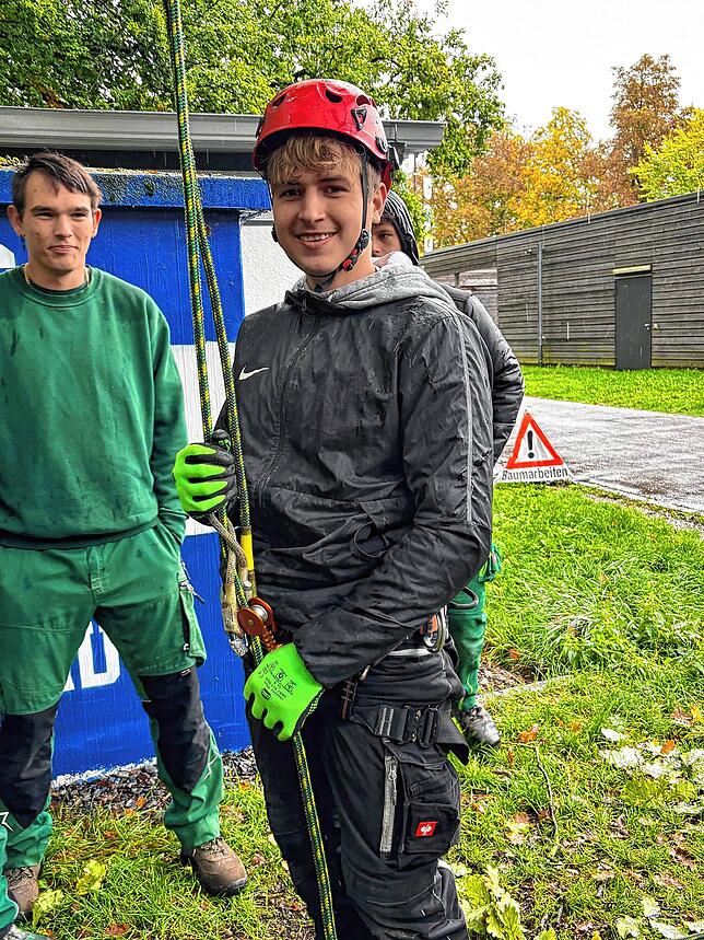 Freut sich, dass es gleich am Seil hoch hinauf geht: Alex Ostertag (19).