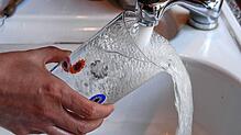 In Höchenschwand steigen die Gebühren für Frischwasser, Abwasser und Niederschlagswasser. (Symbolbild) Bild: Peter Schütz