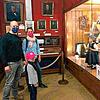 Viele nutzen die Wiedereröffnung des Triberger Schwarzwaldmuseums für einen Besuch und halten sich an die Sicherheitsvorschriften.